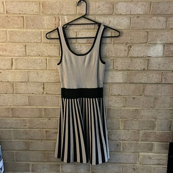 guess skater dress Guess mini leaf print skater dress